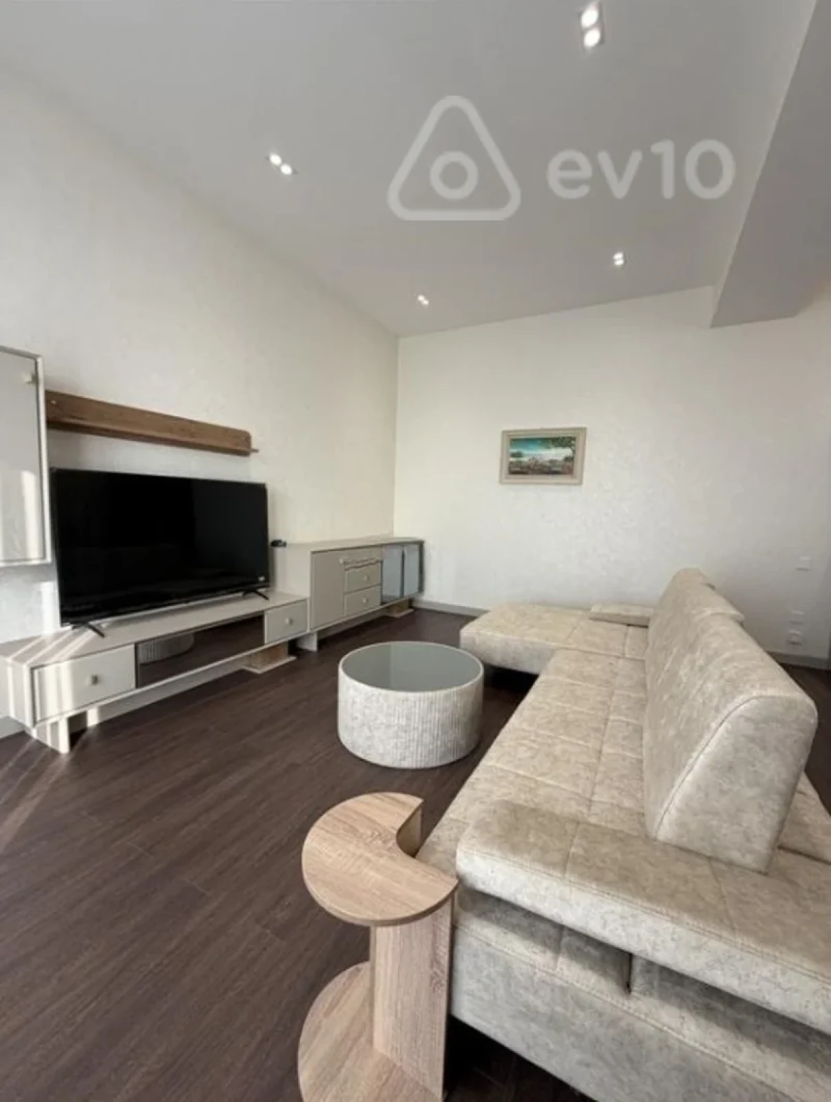 Kirayə verilir 3 otaqlı yeni tikili 140 m²