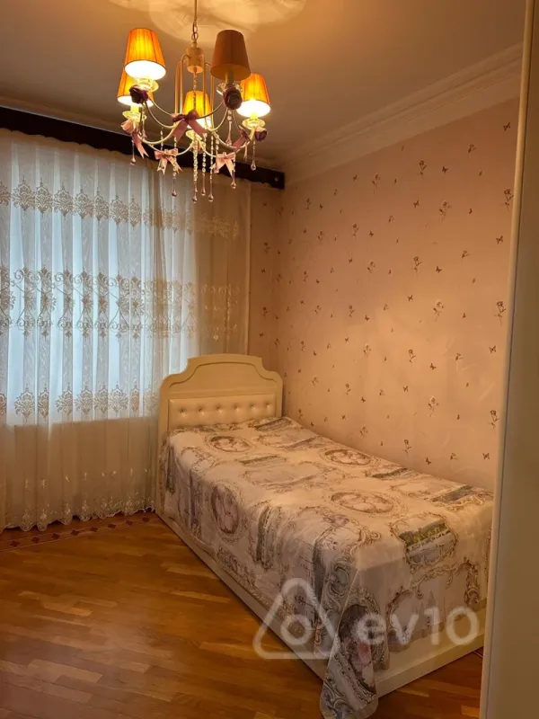 Kirayə verilir 3 otaqlı köhnə tikili 100 m²