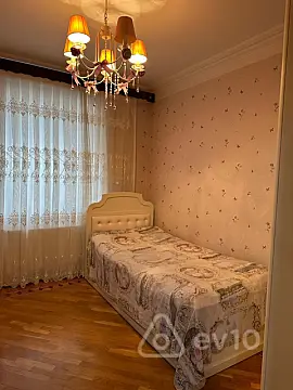 Kirayə verilir 3 otaqlı köhnə tikili 100 m²