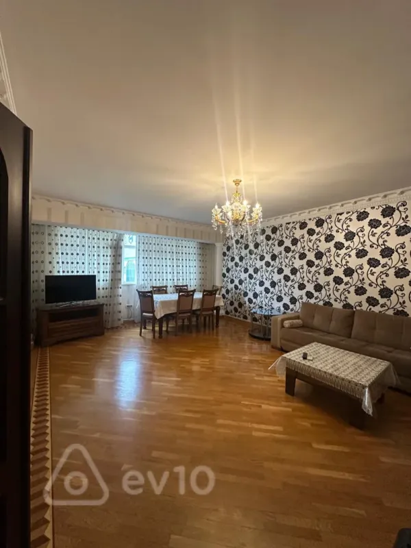 Kirayə verilir 3 otaqlı köhnə tikili 100 m²
