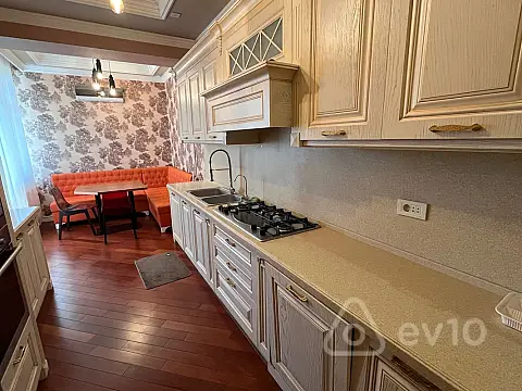 Kirayə verilir 3 otaqlı yeni tikili 130 m²