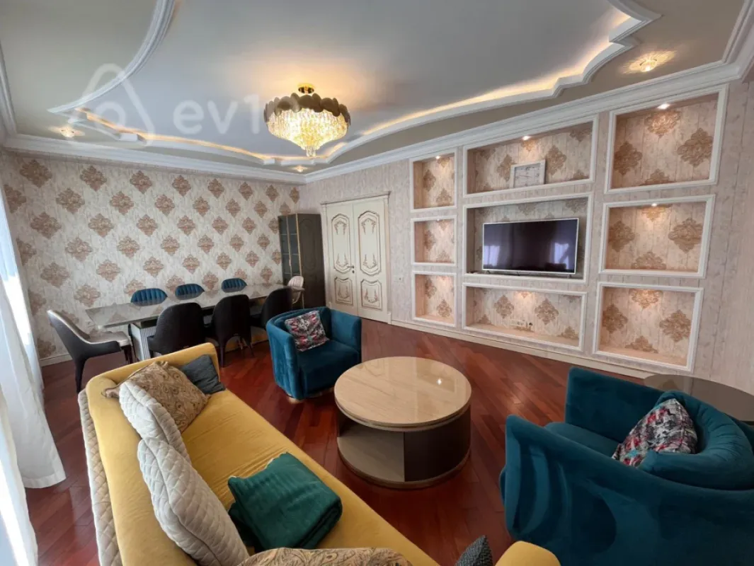 Kirayə verilir 3 otaqlı yeni tikili 130 m²