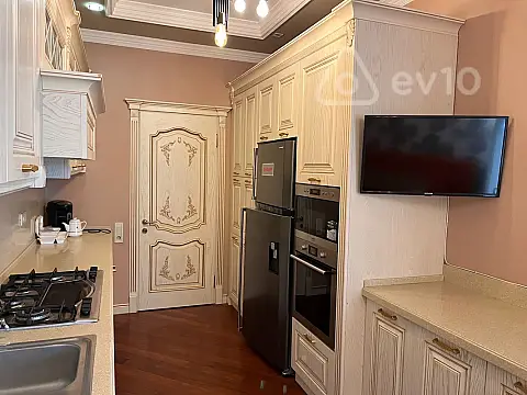 Kirayə verilir 3 otaqlı yeni tikili 130 m²