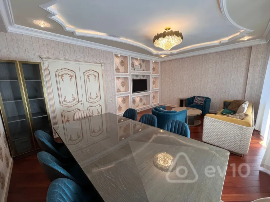 Kirayə verilir 3 otaqlı yeni tikili 130 m²