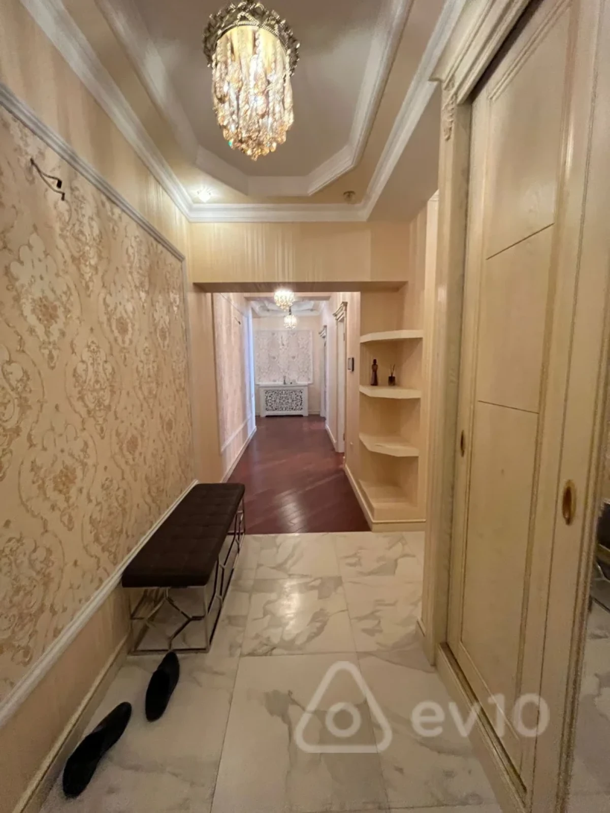 Kirayə verilir 3 otaqlı yeni tikili 130 m²