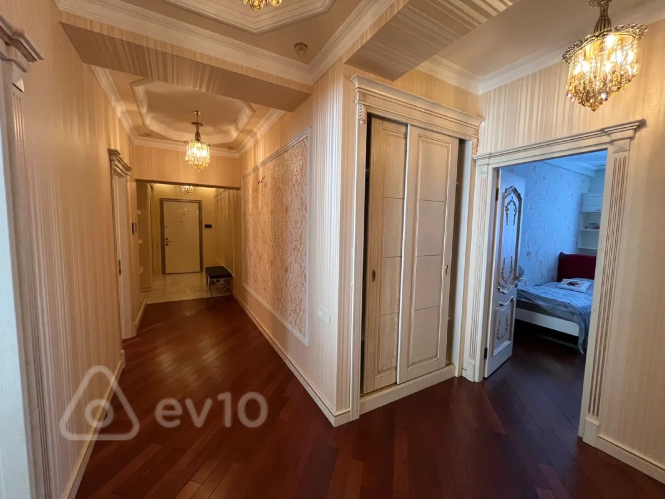 Kirayə verilir 3 otaqlı yeni tikili 130 m²