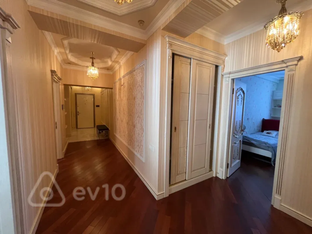 Kirayə verilir 3 otaqlı yeni tikili 130 m²