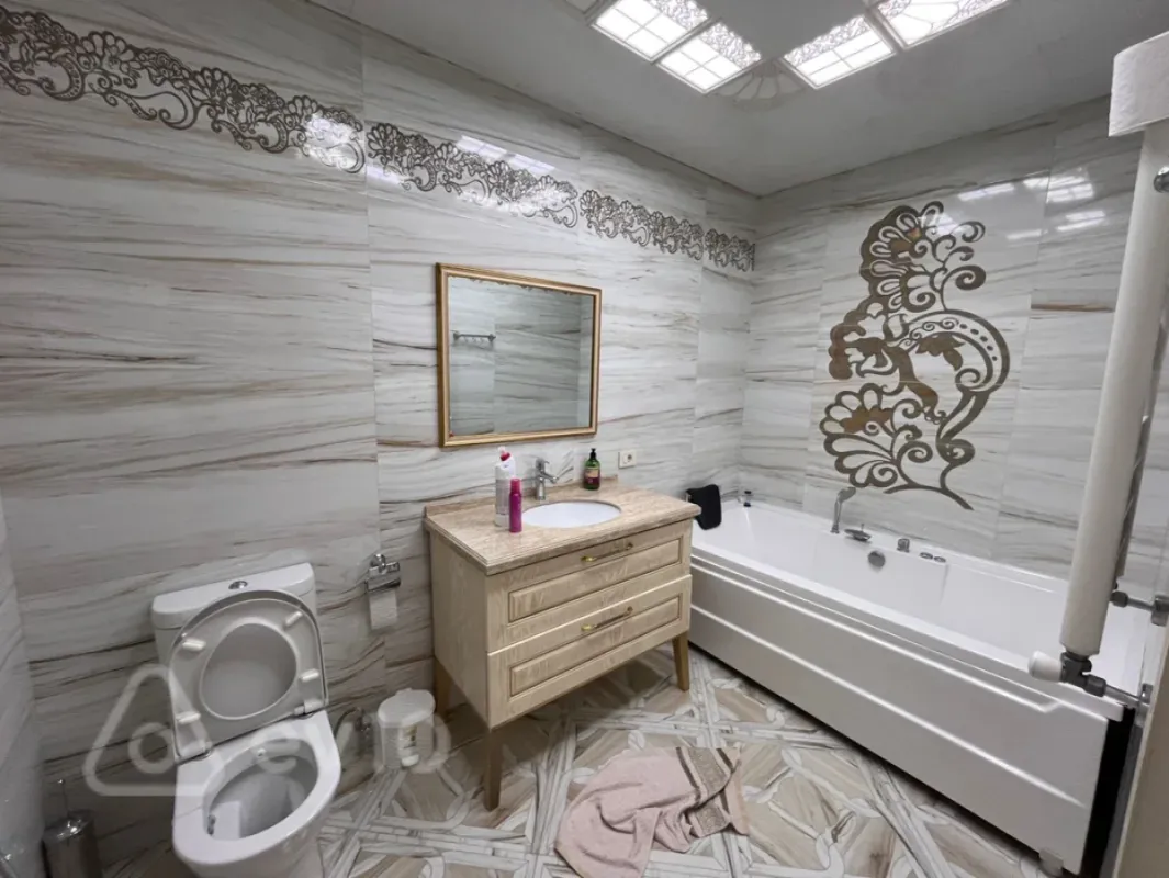 Kirayə verilir 3 otaqlı yeni tikili 130 m²