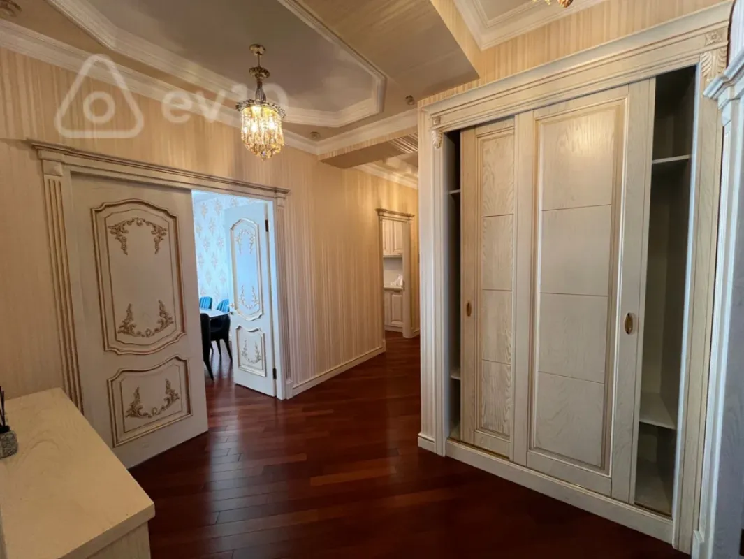 Kirayə verilir 3 otaqlı yeni tikili 130 m²