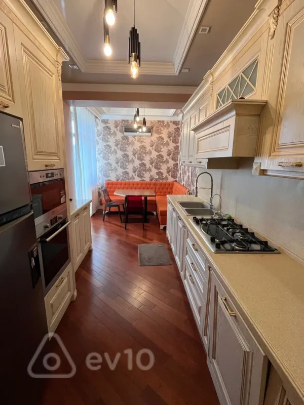 Kirayə verilir 3 otaqlı yeni tikili 130 m²