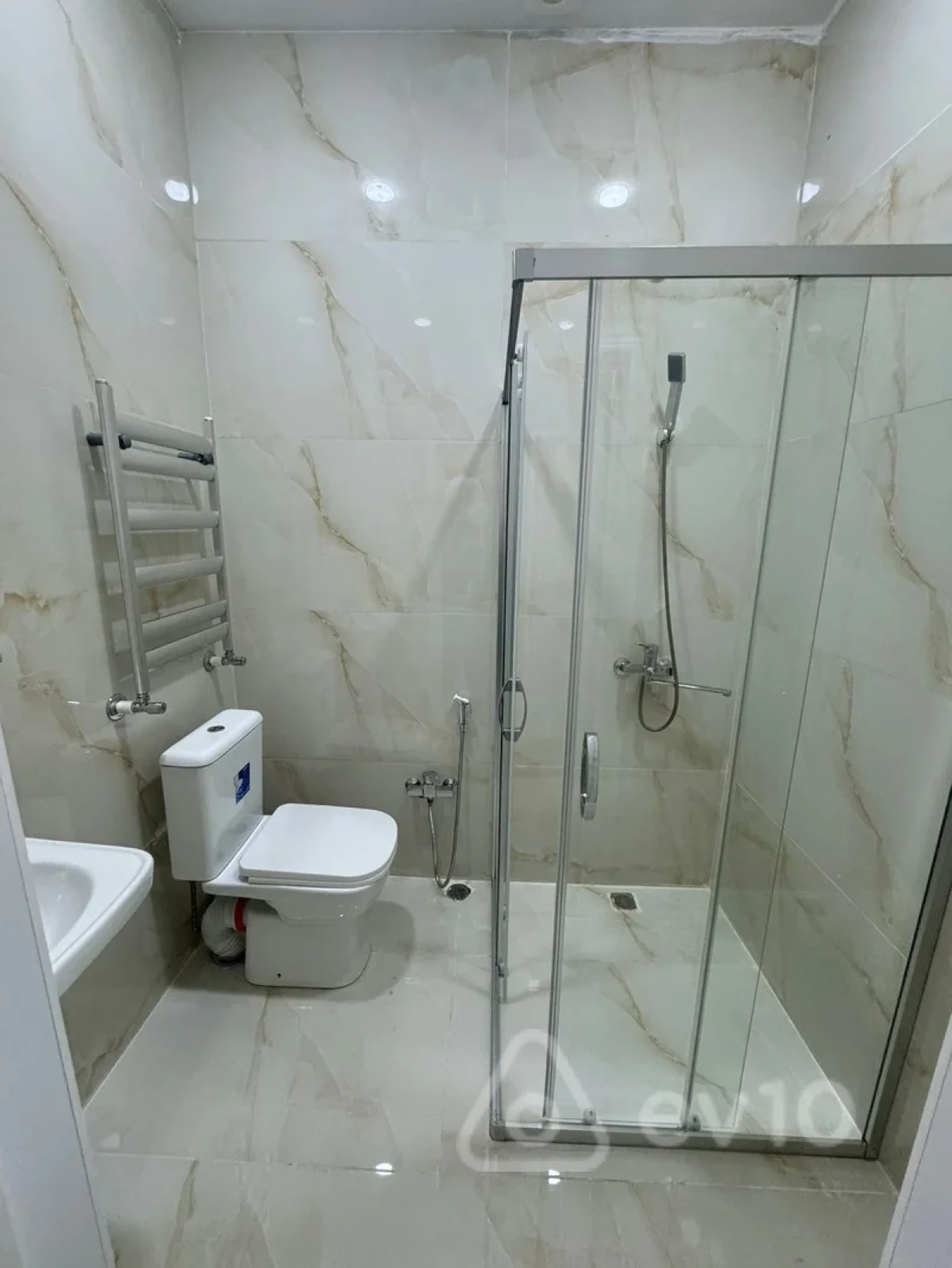 Kirayə verilir 2 otaqlı yeni tikili 60 m²