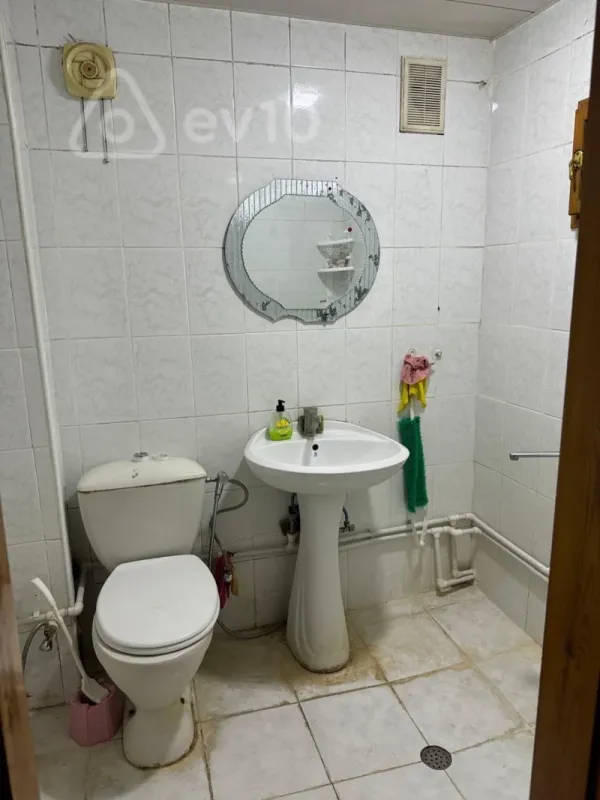 Kirayə verilir 2 otaqlı köhnə tikili 75 m²