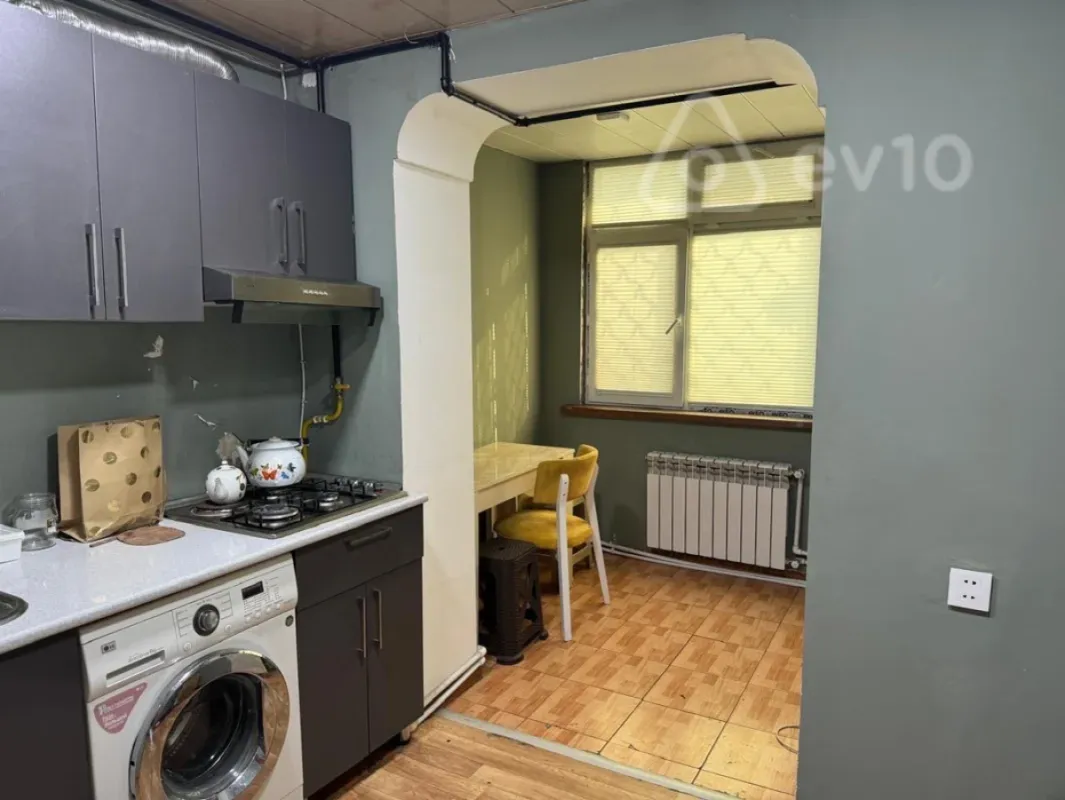 Kirayə verilir 2 otaqlı köhnə tikili 75 m²