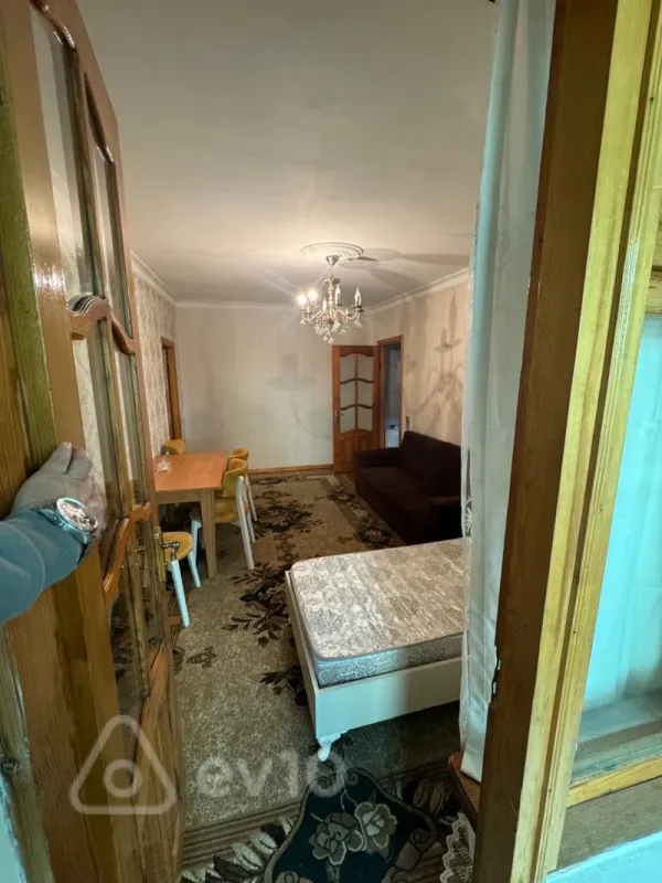 Kirayə verilir 2 otaqlı köhnə tikili 75 m²