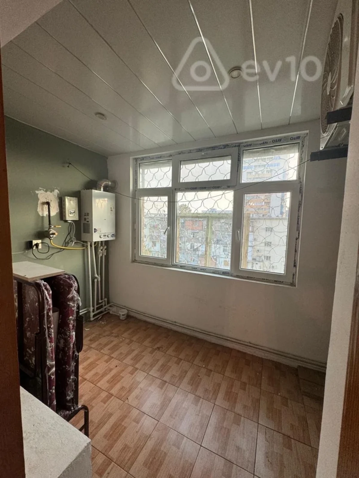 Kirayə verilir 2 otaqlı köhnə tikili 75 m²