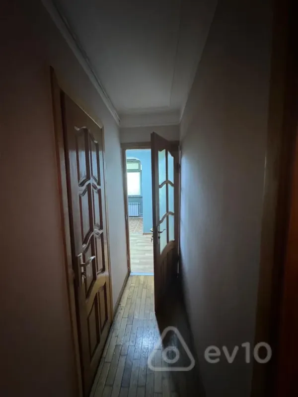 Kirayə verilir 2 otaqlı köhnə tikili 75 m²