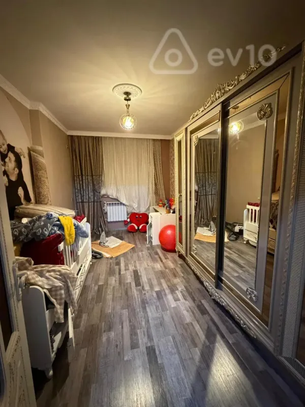 Satılır 3 otaqlı köhnə tikili 75 m²