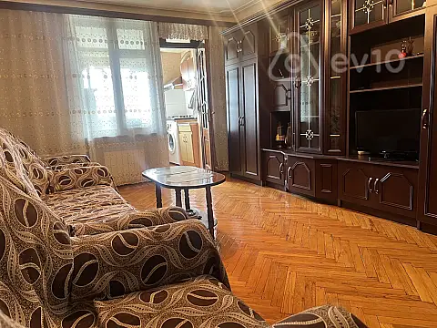 Kirayə verilir 2 otaqlı köhnə tikili 35 m²