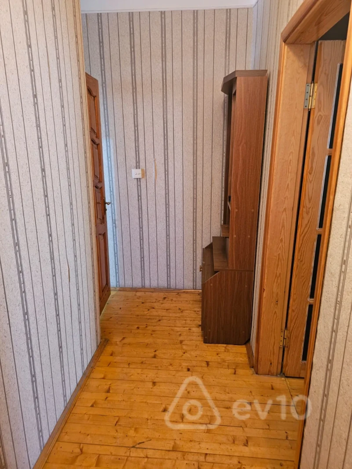 Satılır 2 otaqlı köhnə tikili 32 m²