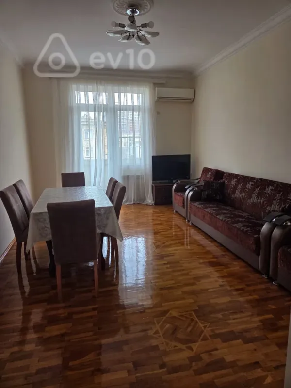 Kirayə verilir 2 otaqlı köhnə tikili 70 m²
