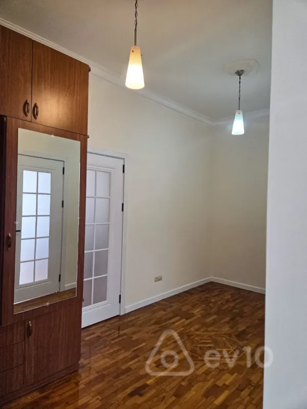 Kirayə verilir 2 otaqlı köhnə tikili 70 m²