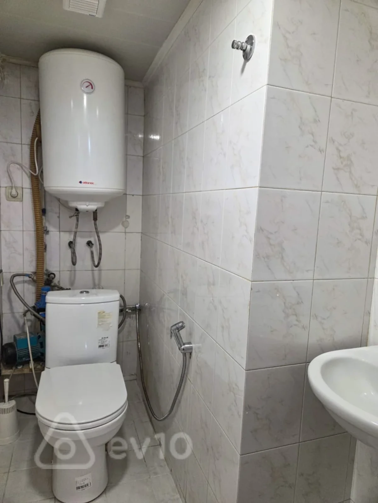 Kirayə verilir 2 otaqlı köhnə tikili 70 m²