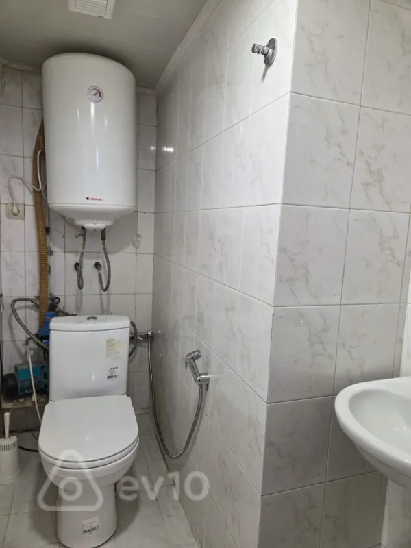 Kirayə verilir 2 otaqlı köhnə tikili 70 m²