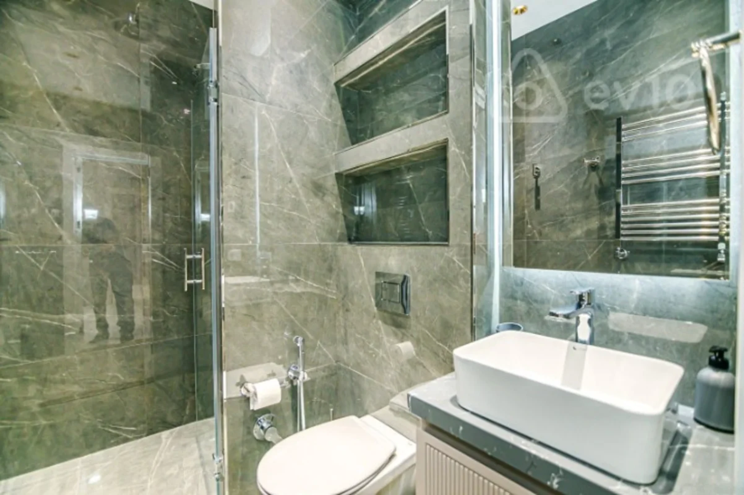 Kirayə verilir 3 otaqlı yeni tikili 140 m²