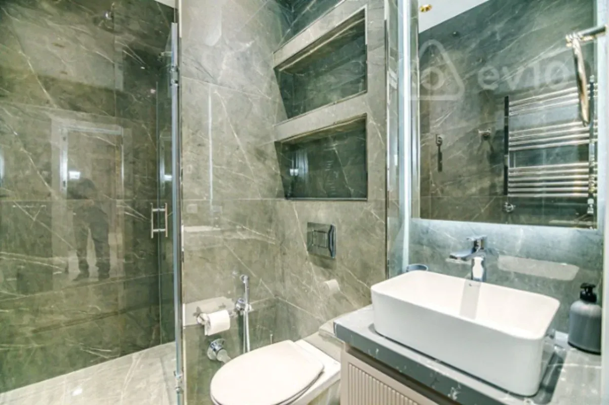 Kirayə verilir 3 otaqlı yeni tikili 140 m²