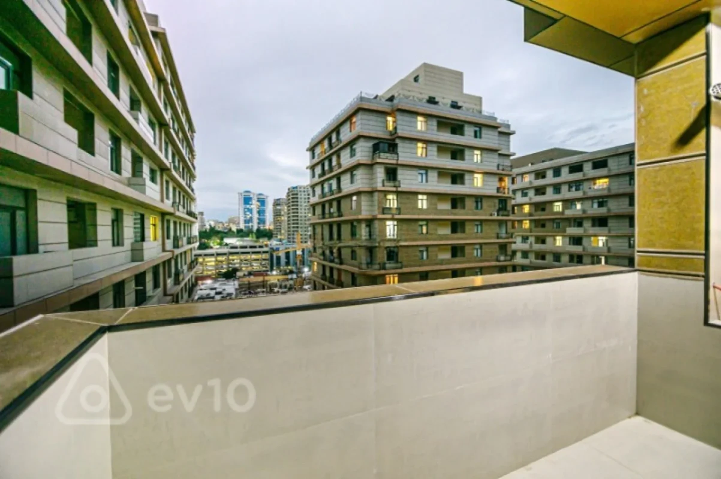 Kirayə verilir 3 otaqlı yeni tikili 140 m²