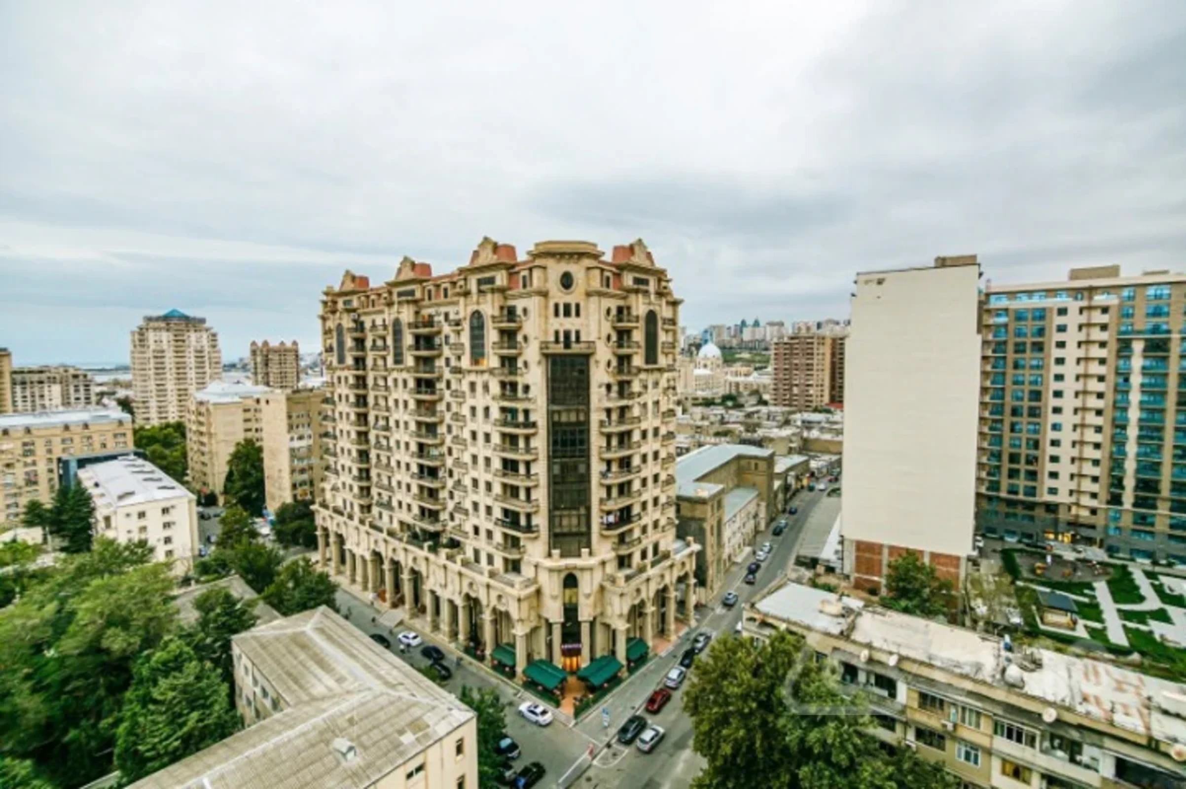 Kirayə verilir 3 otaqlı yeni tikili 140 m²