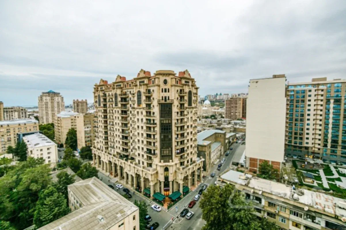 Kirayə verilir 3 otaqlı yeni tikili 140 m²