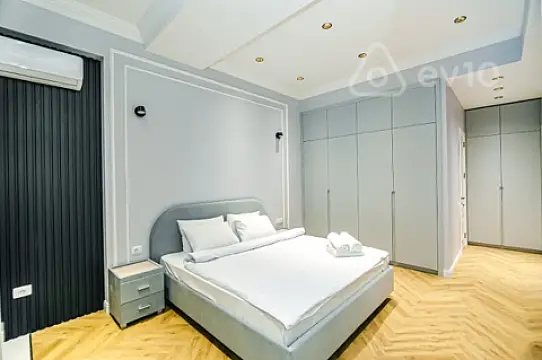 Kirayə verilir 3 otaqlı yeni tikili 140 m²