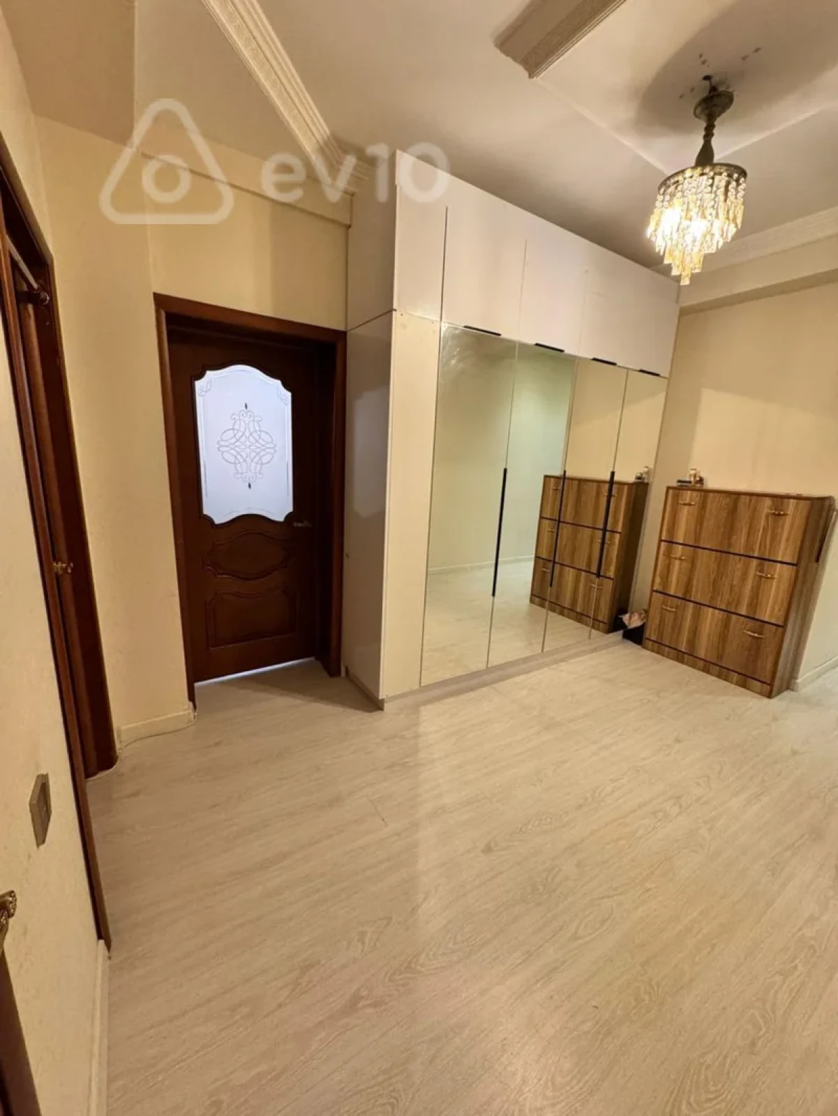 Satılır 2 otaqlı yeni tikili 70 m²