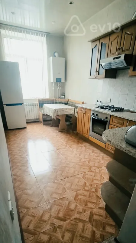 Kirayə verilir 2 otaqlı köhnə tikili 60 m²