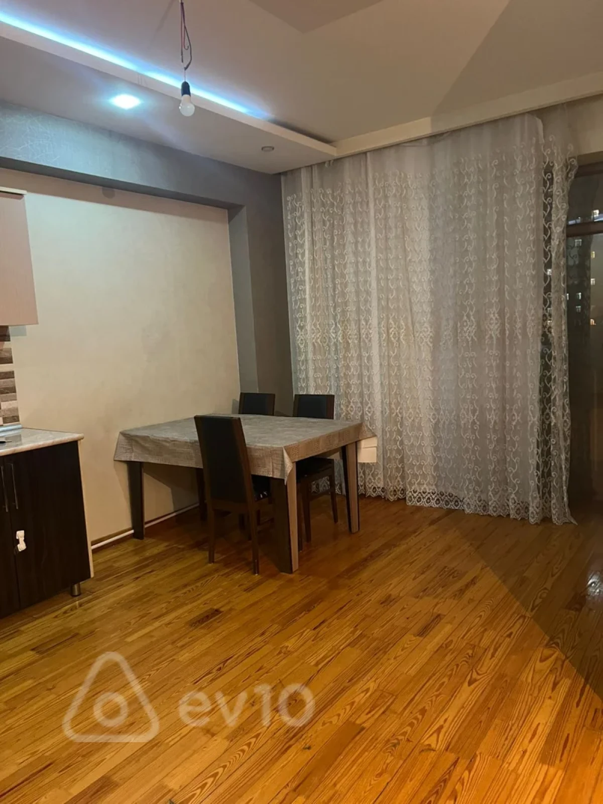 Kirayə verilir 2 otaqlı yeni tikili 75 m²