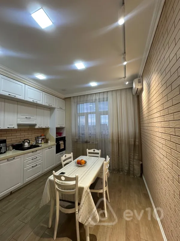 Satılır 3 otaqlı yeni tikili 133 m²