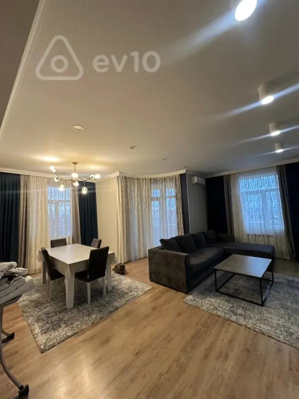 Satılır 3 otaqlı yeni tikili 133 m²