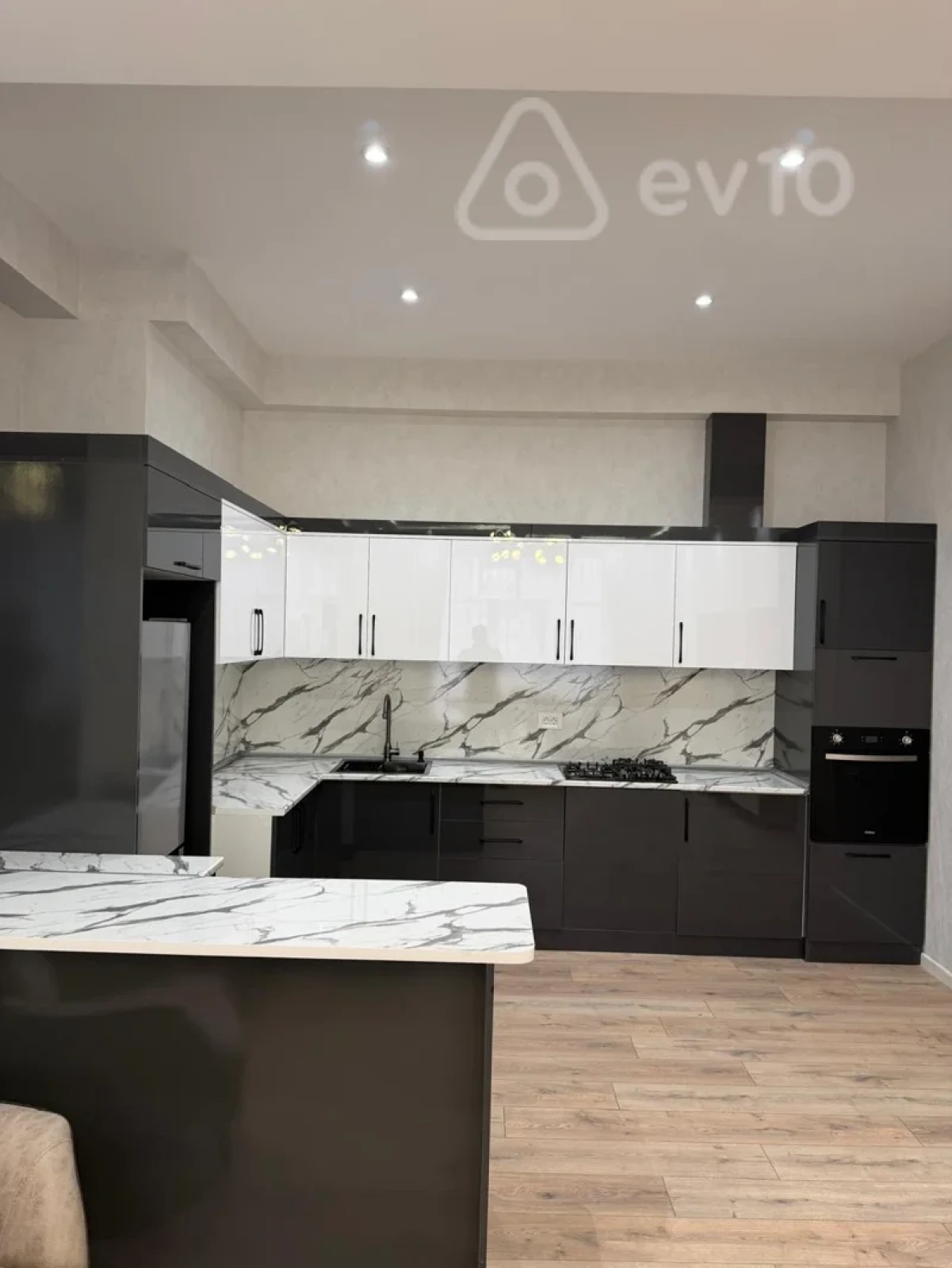 Satılır 2 otaqlı yeni tikili 85 m²