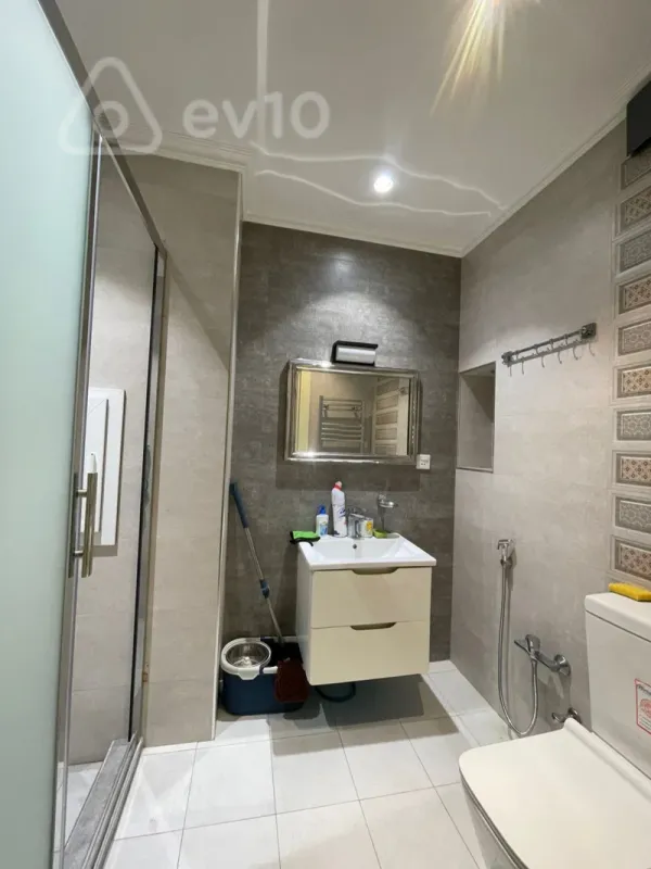 Kirayə verilir 2 otaqlı yeni tikili 68 m²