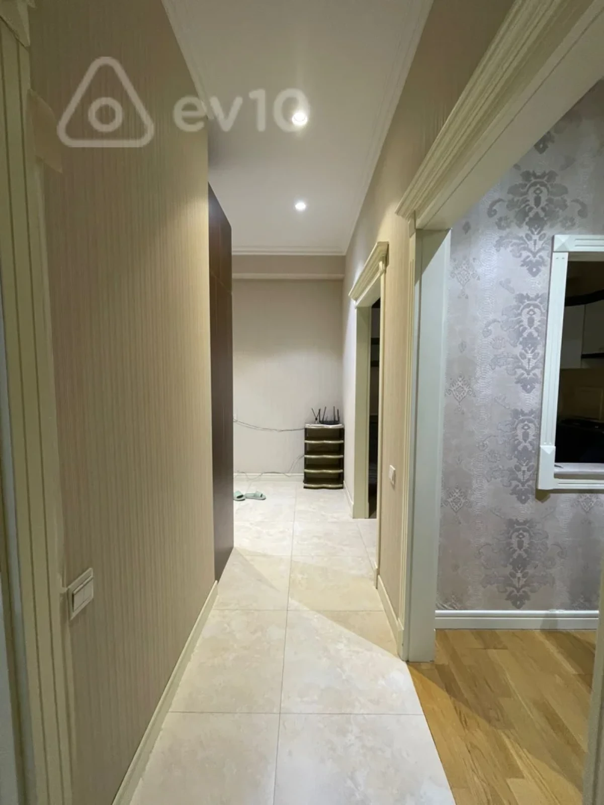 Kirayə verilir 2 otaqlı yeni tikili 68 m²