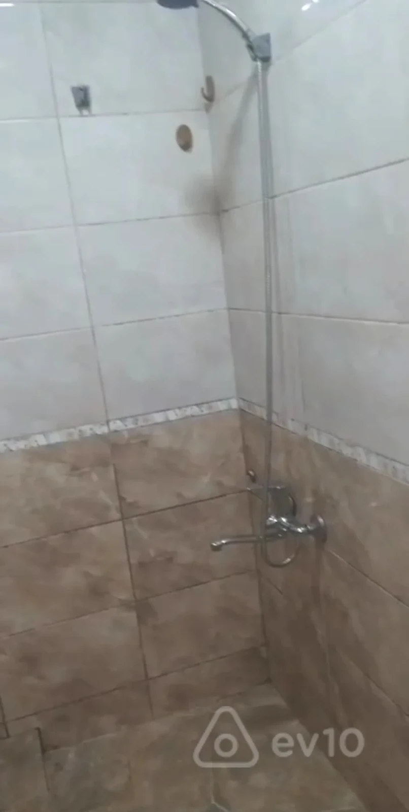 Kirayə verilir 2 otaqlı köhnə tikili 60 m²