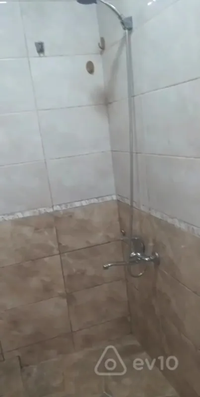 Kirayə verilir 2 otaqlı köhnə tikili 60 m²