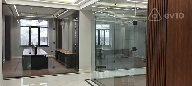 Kirayə verilir 6 otaqlı ofis 320 m²