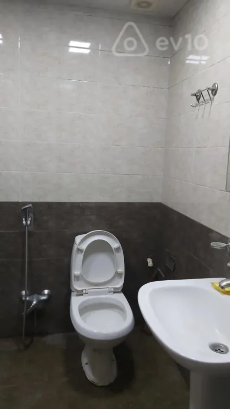 Kirayə verilir 1 otaqlı köhnə tikili 35 m²