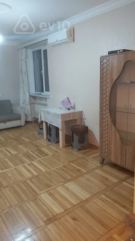 Kirayə verilir 1 otaqlı köhnə tikili 35 m²
