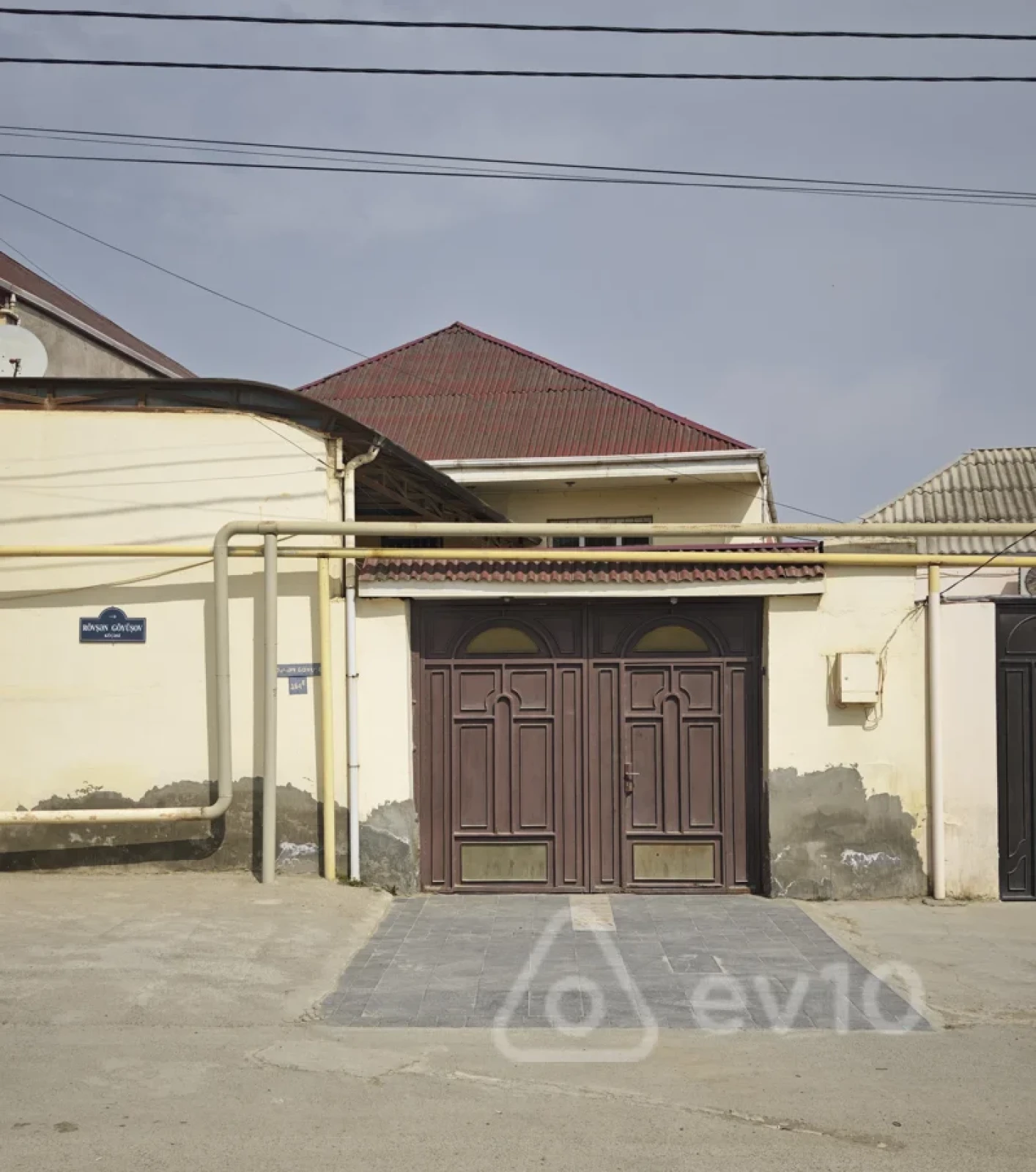 Satılır 8 otaqlı köhnə tikili 197 m²