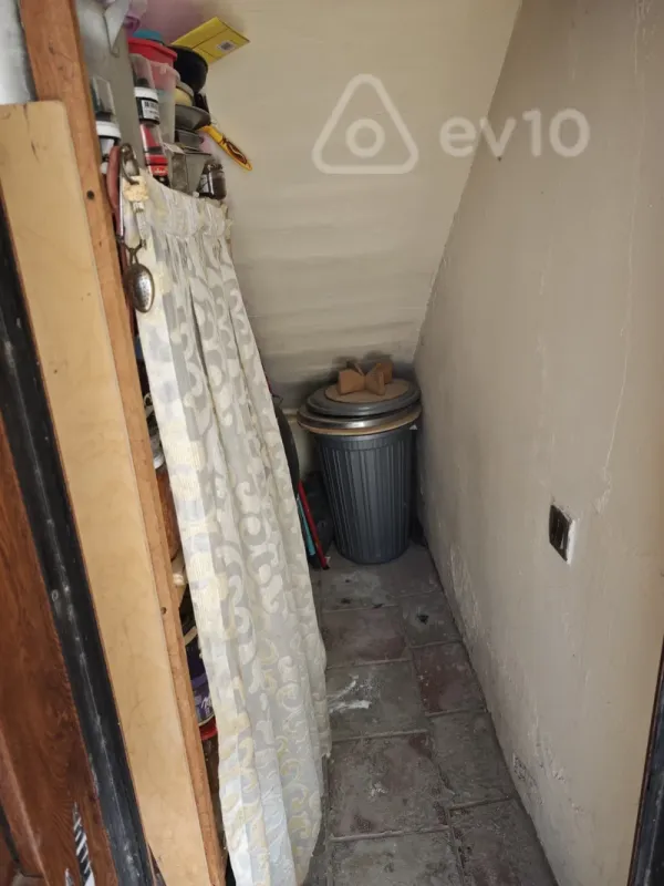 Satılır 8 otaqlı köhnə tikili 197 m²