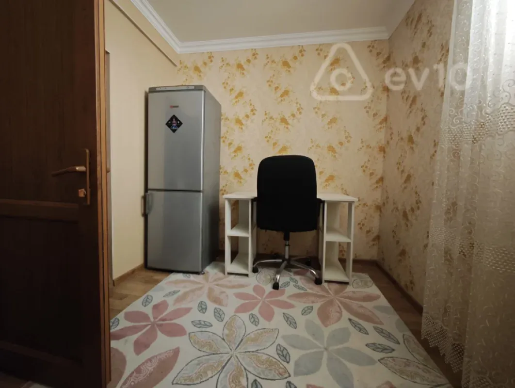 Satılır 8 otaqlı köhnə tikili 197 m²