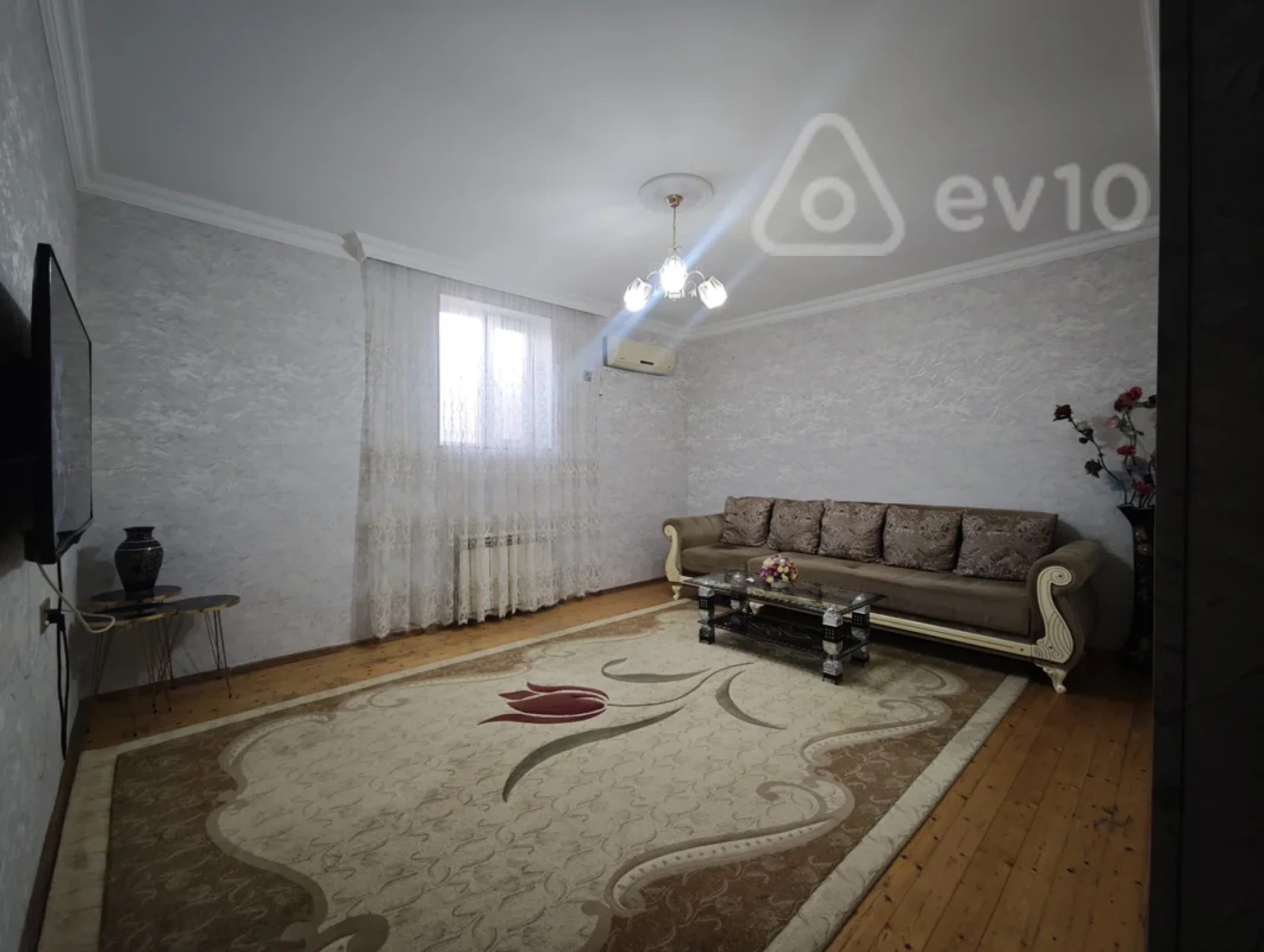 Satılır 8 otaqlı köhnə tikili 197 m²